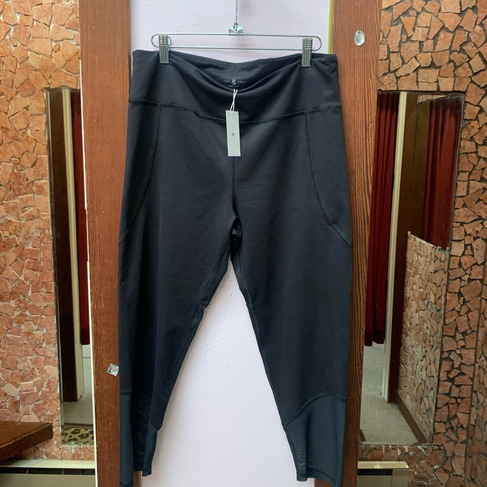 NWT Lou & Grey Leggings